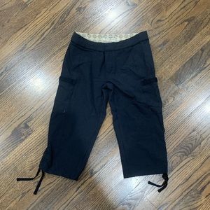 Like New Oakley Black Capri Women’s Size 2